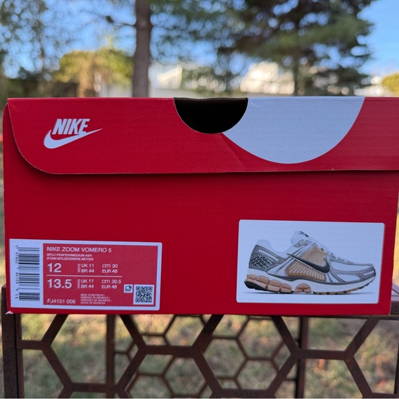 Nike Vomero 5 Metallic Pewter FJ4151-006 - Picture 9 of 9